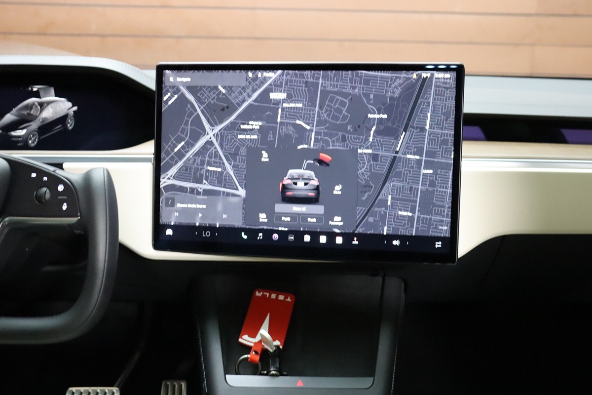 2022 Tesla Model X photo 19