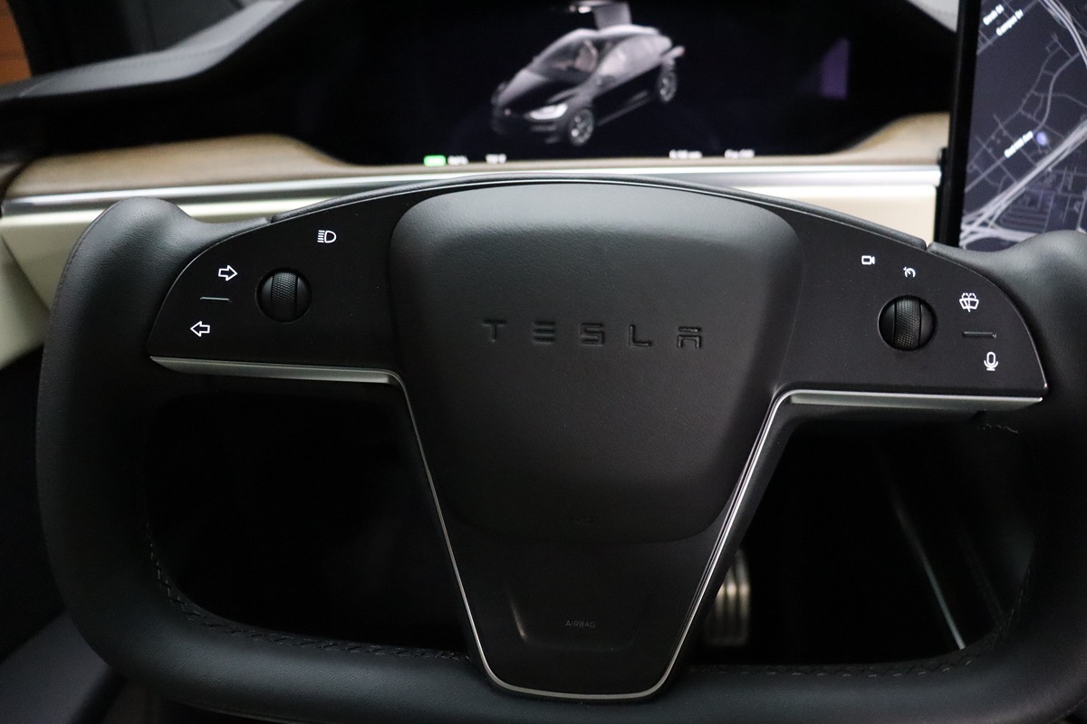 2022 Tesla Model X photo 23