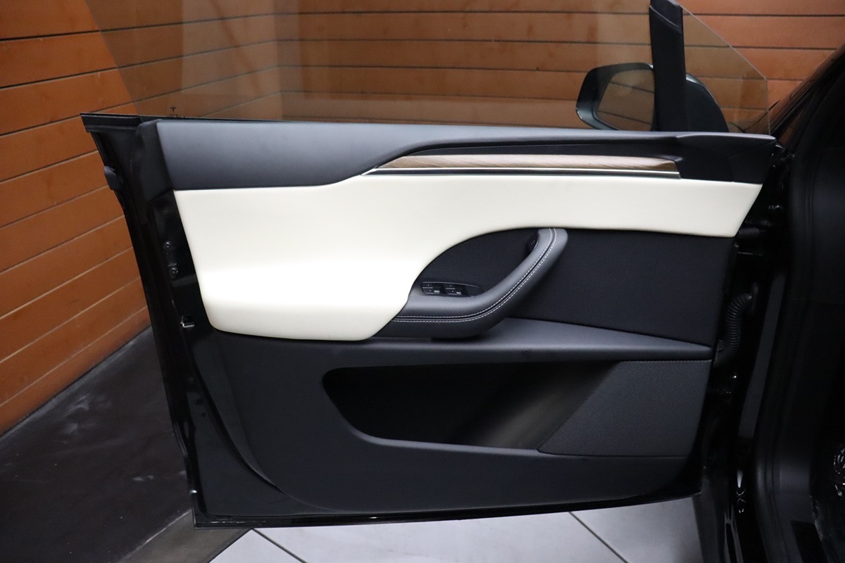 2022 Tesla Model X photo 29