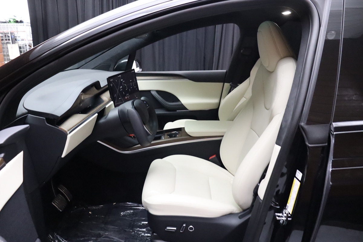 2022 Tesla Model X photo 32