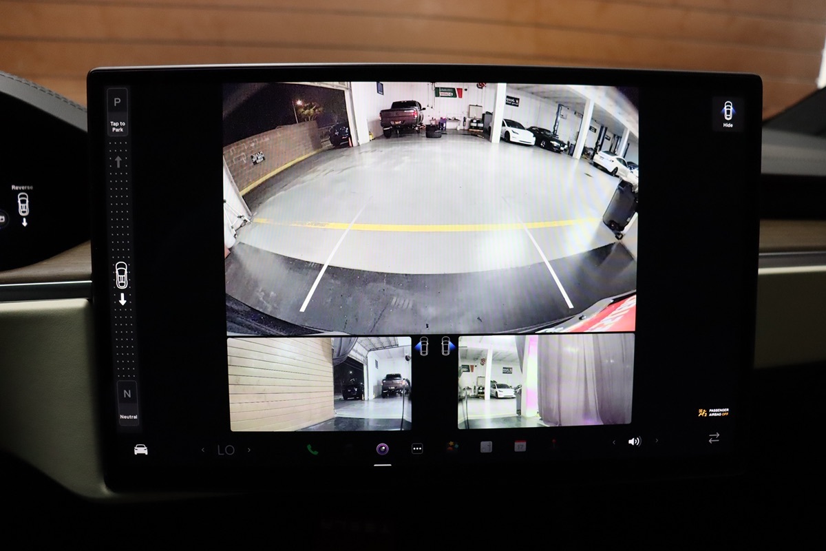 2022 Tesla Model X photo 35