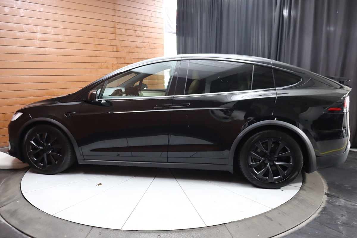 2022 Tesla Model X photo 41