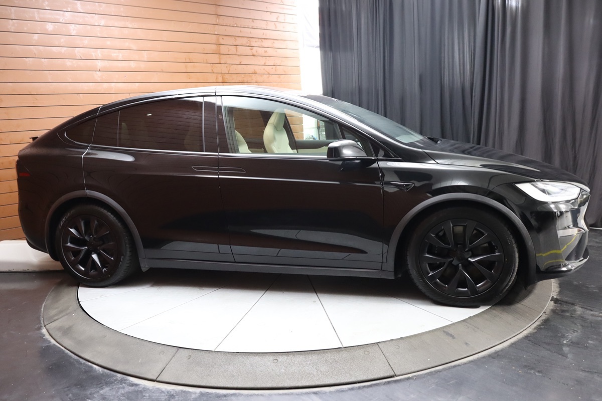 2022 Tesla Model X photo 48