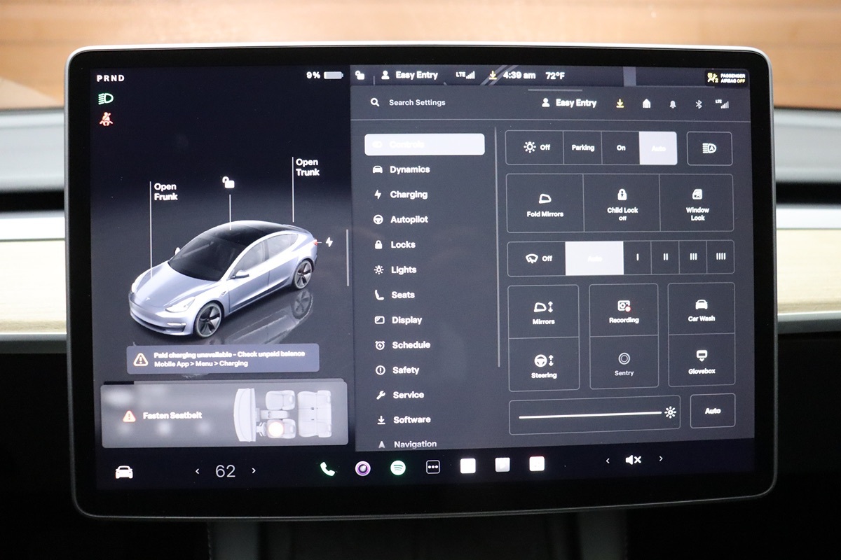 2023 Tesla Model 3 photo 3