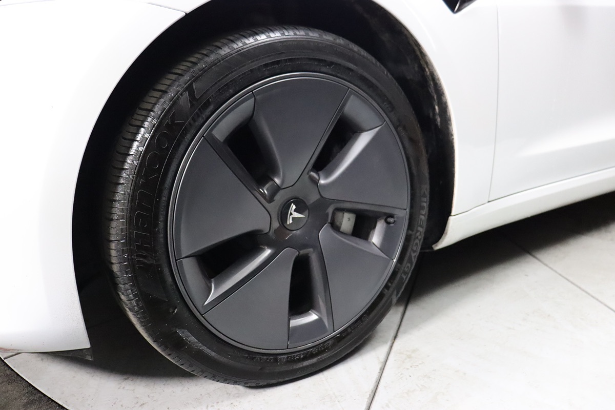 2021 Tesla Model 3 Standard Range Plus photo 5