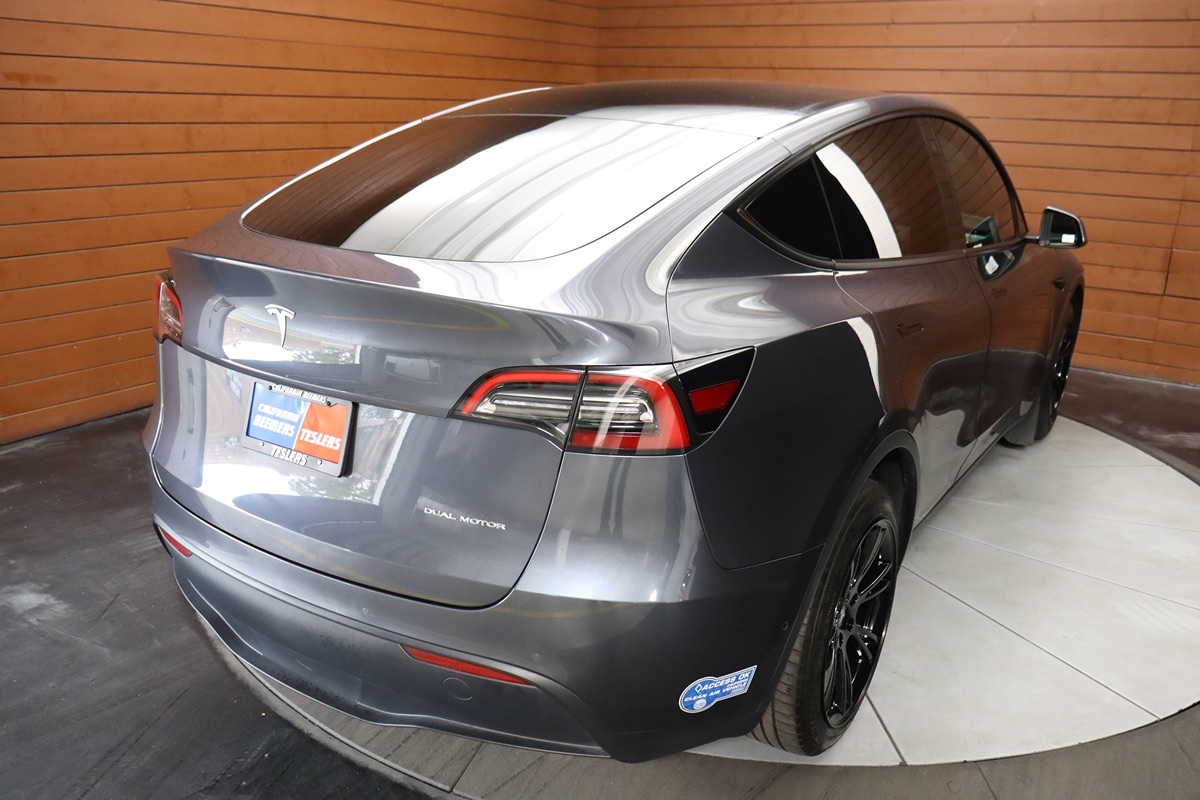 2021 Tesla Model Y Long Range photo 17