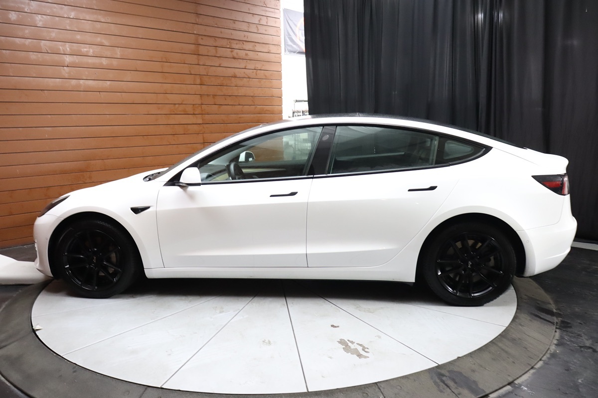 2022 Tesla Model 3 Long Range photo 8