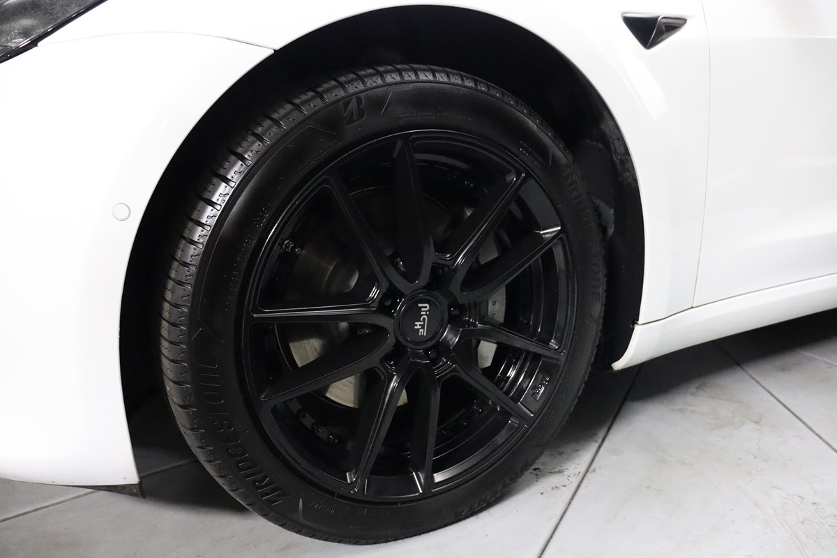 2022 Tesla Model 3 Long Range photo 10