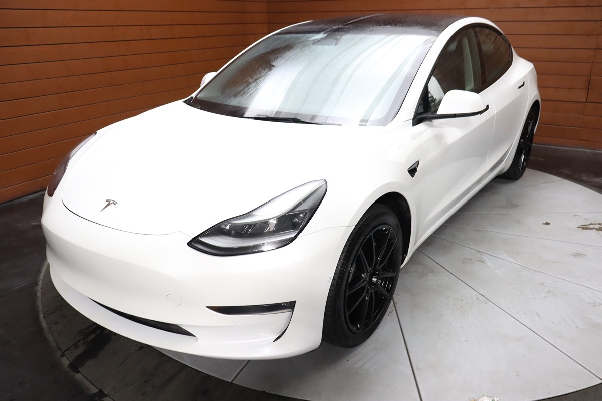 2022 Tesla Model 3 Long Range photo 11