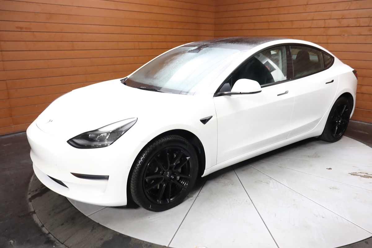 2022 Tesla Model 3 Long Range photo 12