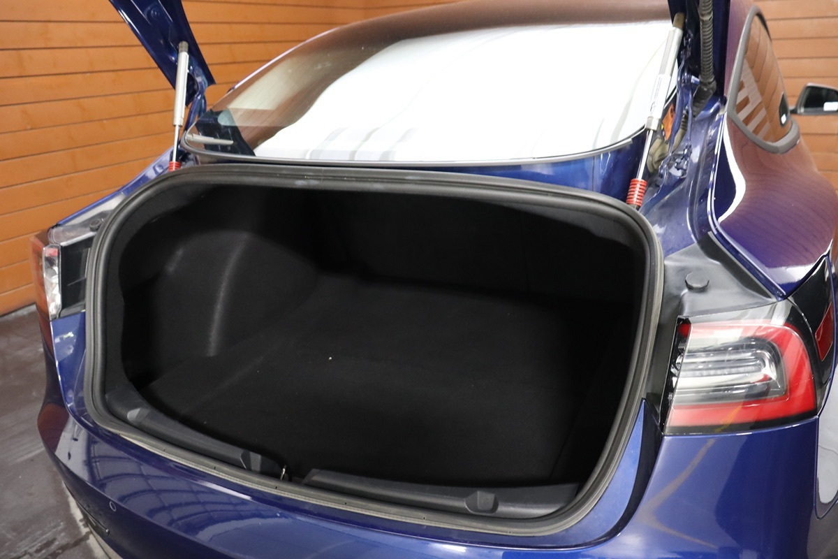 2018 Tesla Model 3 Long Range photo 15