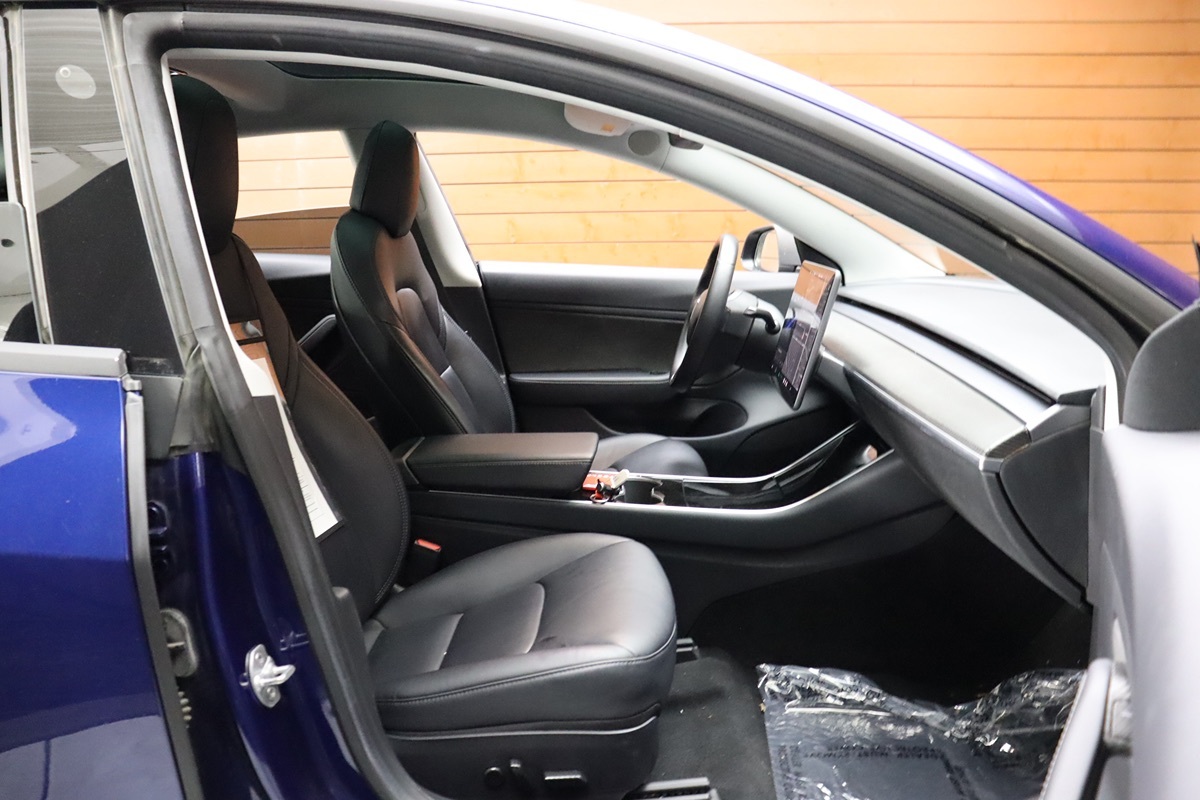 2018 Tesla Model 3 Long Range photo 23