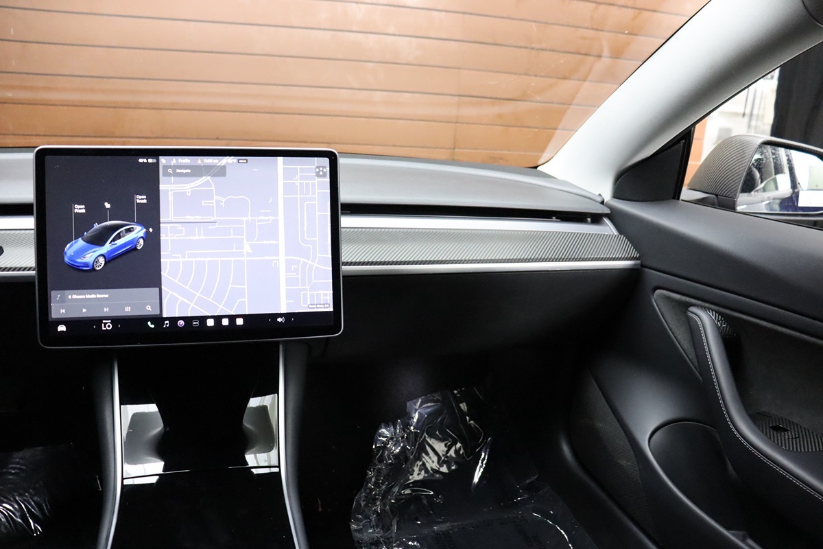 2018 Tesla Model 3 Long Range photo 33