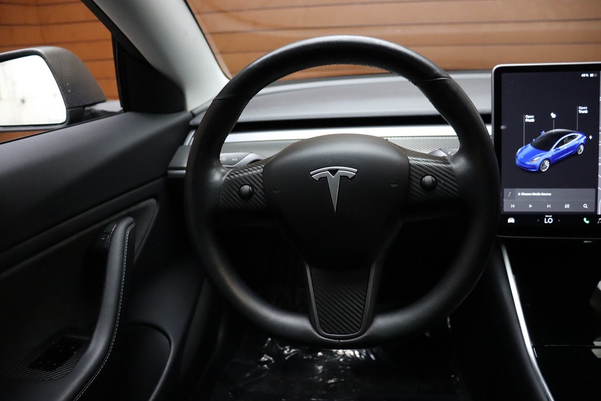 2018 Tesla Model 3 Long Range photo 35