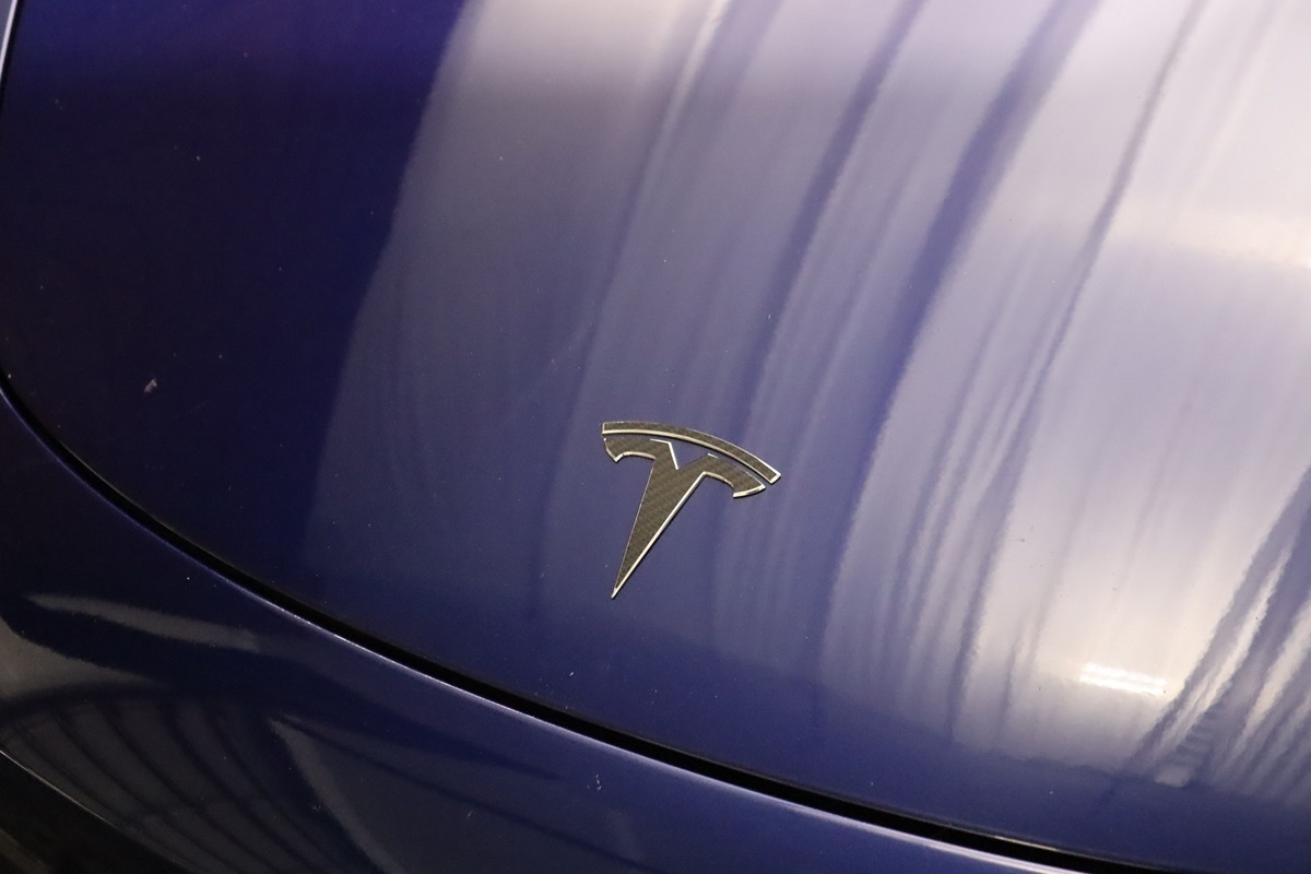 2018 Tesla Model 3 Long Range photo 2
