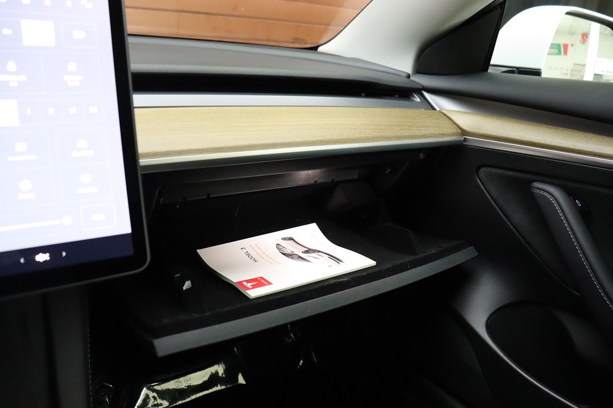 2023 Tesla Model 3 photo 9