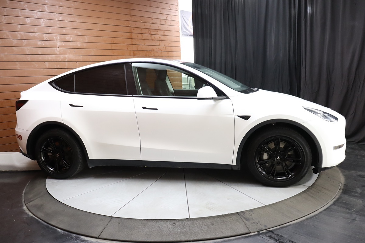 2021 Tesla Model Y Long Range photo 16