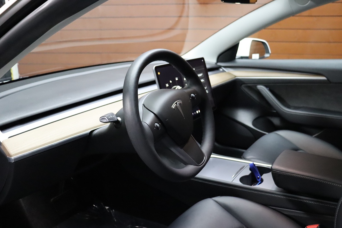 2023 Tesla Model 3 photo 29