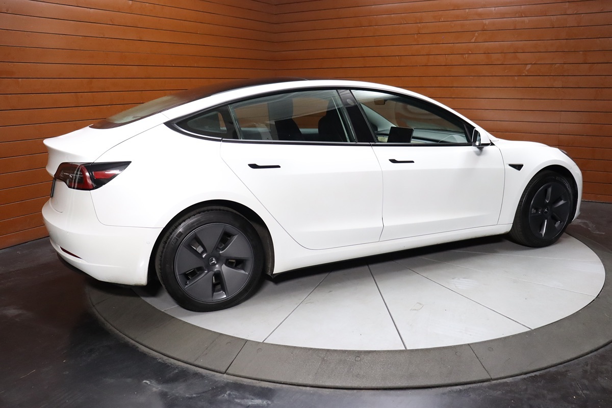 2023 Tesla Model 3 photo 18