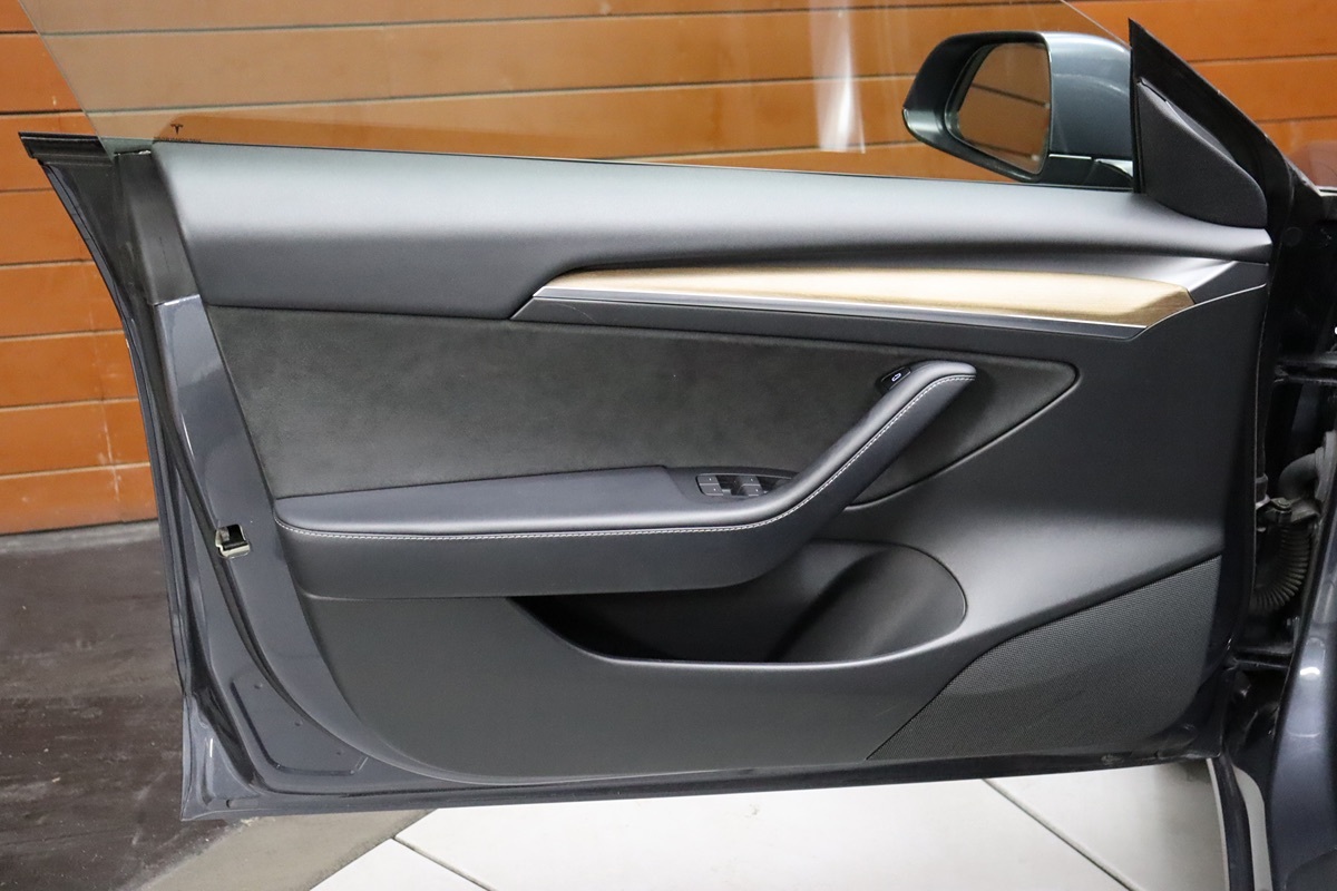 2021 Tesla Model 3 Performance photo 35