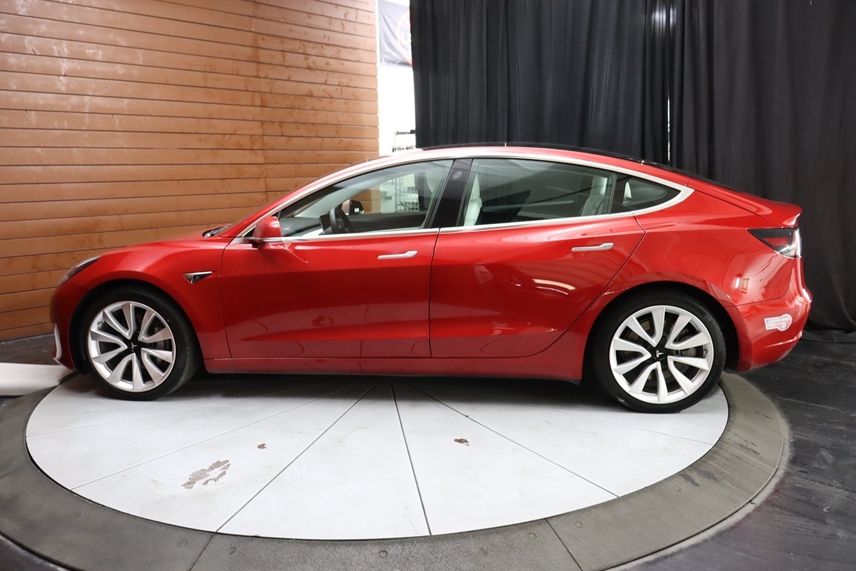 2020 Tesla Model 3 Long Range photo 11