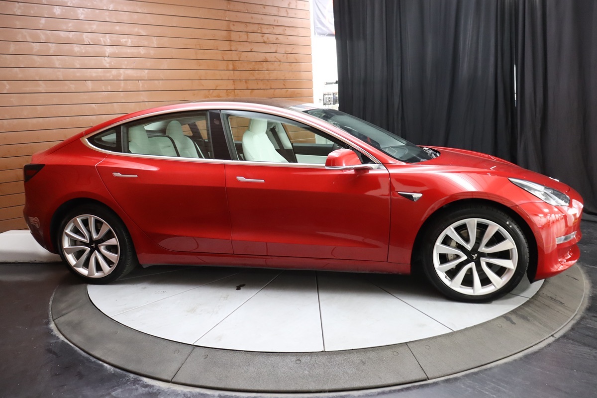 2020 Tesla Model 3 Long Range photo 23