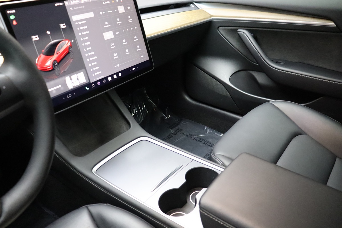 2023 Tesla Model 3 photo 16