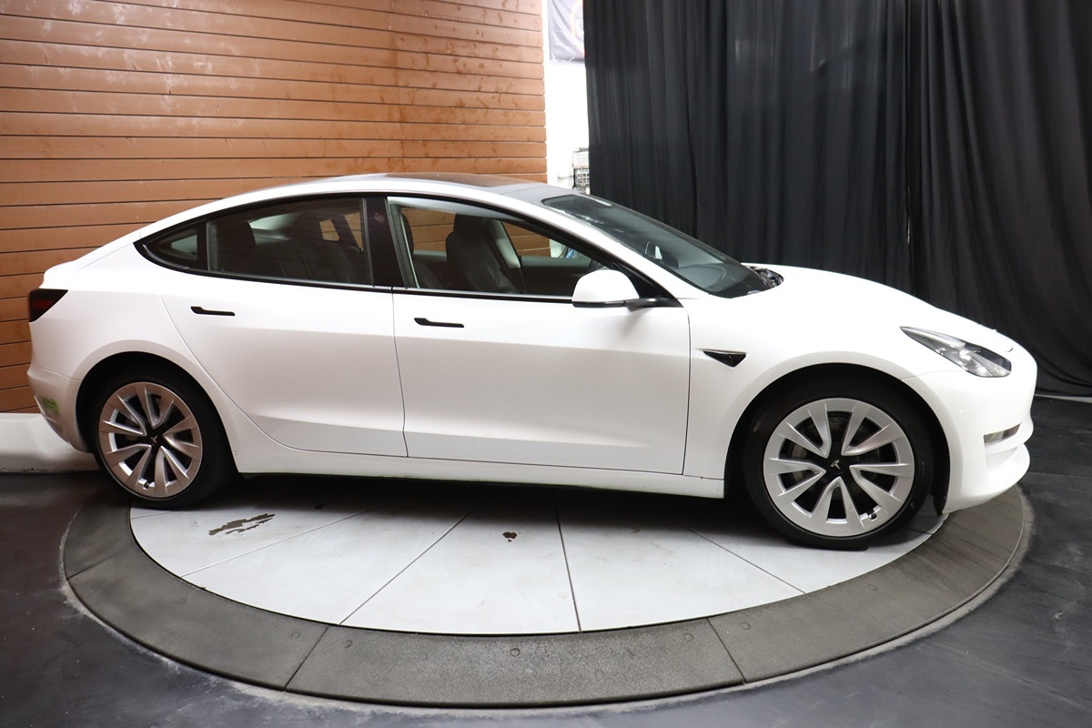2023 Tesla Model 3 photo 17
