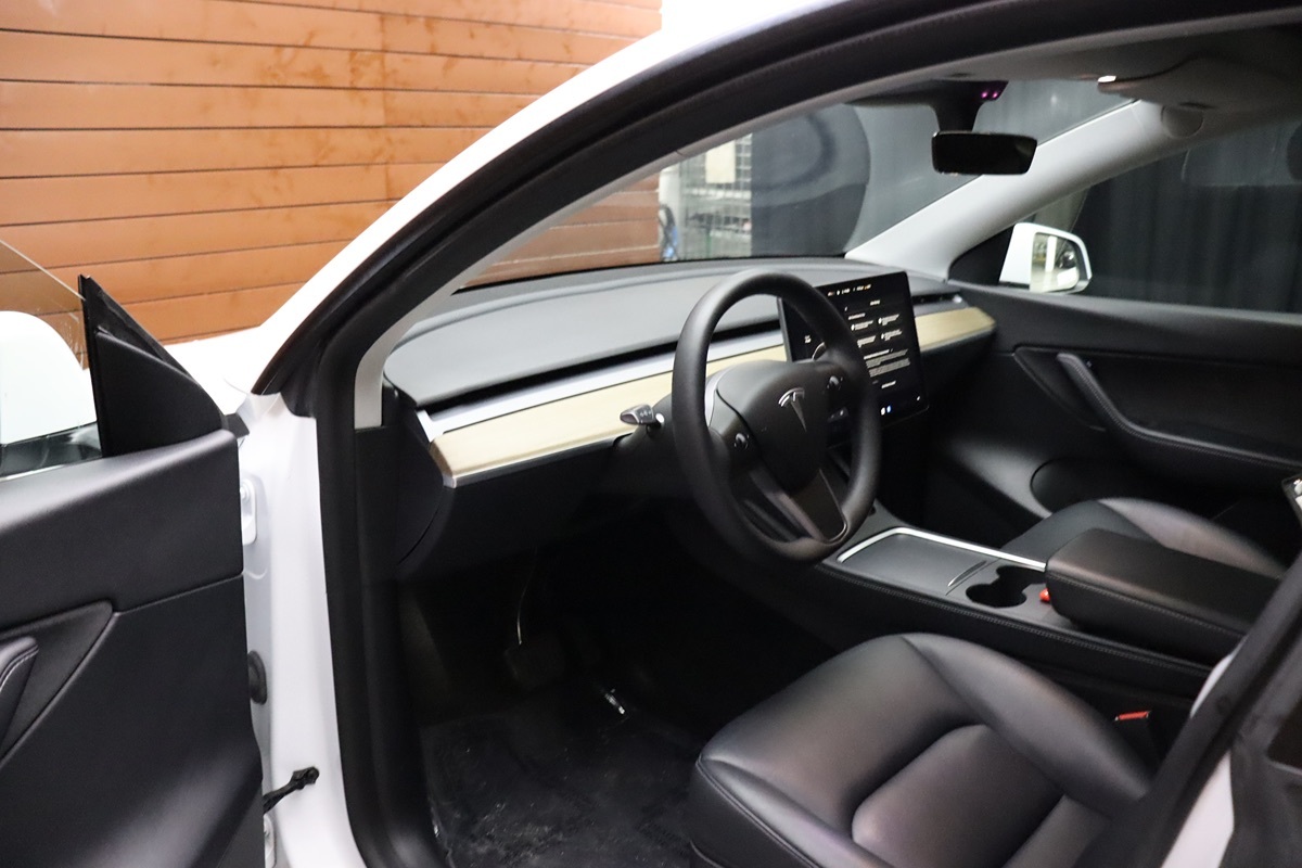 2022 Tesla Model Y Long Range photo 11