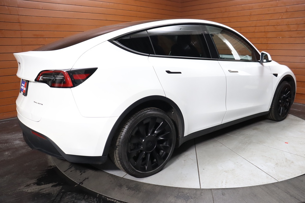 2022 Tesla Model Y Long Range photo 31