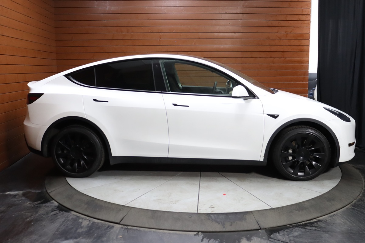 2022 Tesla Model Y Long Range photo 34