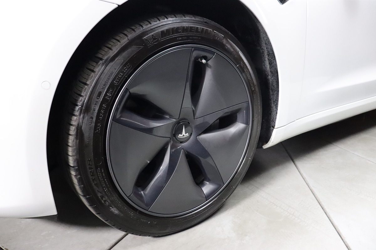 2020 Tesla Model 3 Long Range photo 3