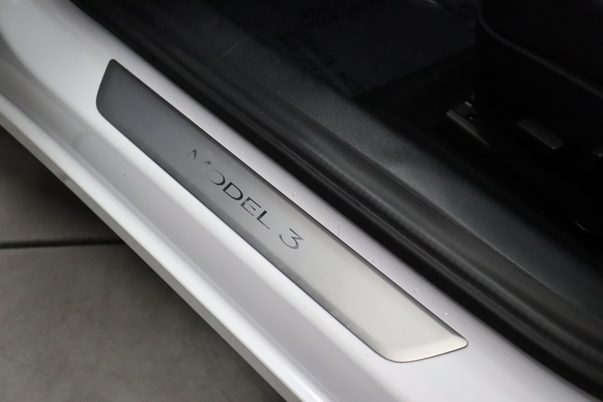2020 Tesla Model 3 Long Range photo 8