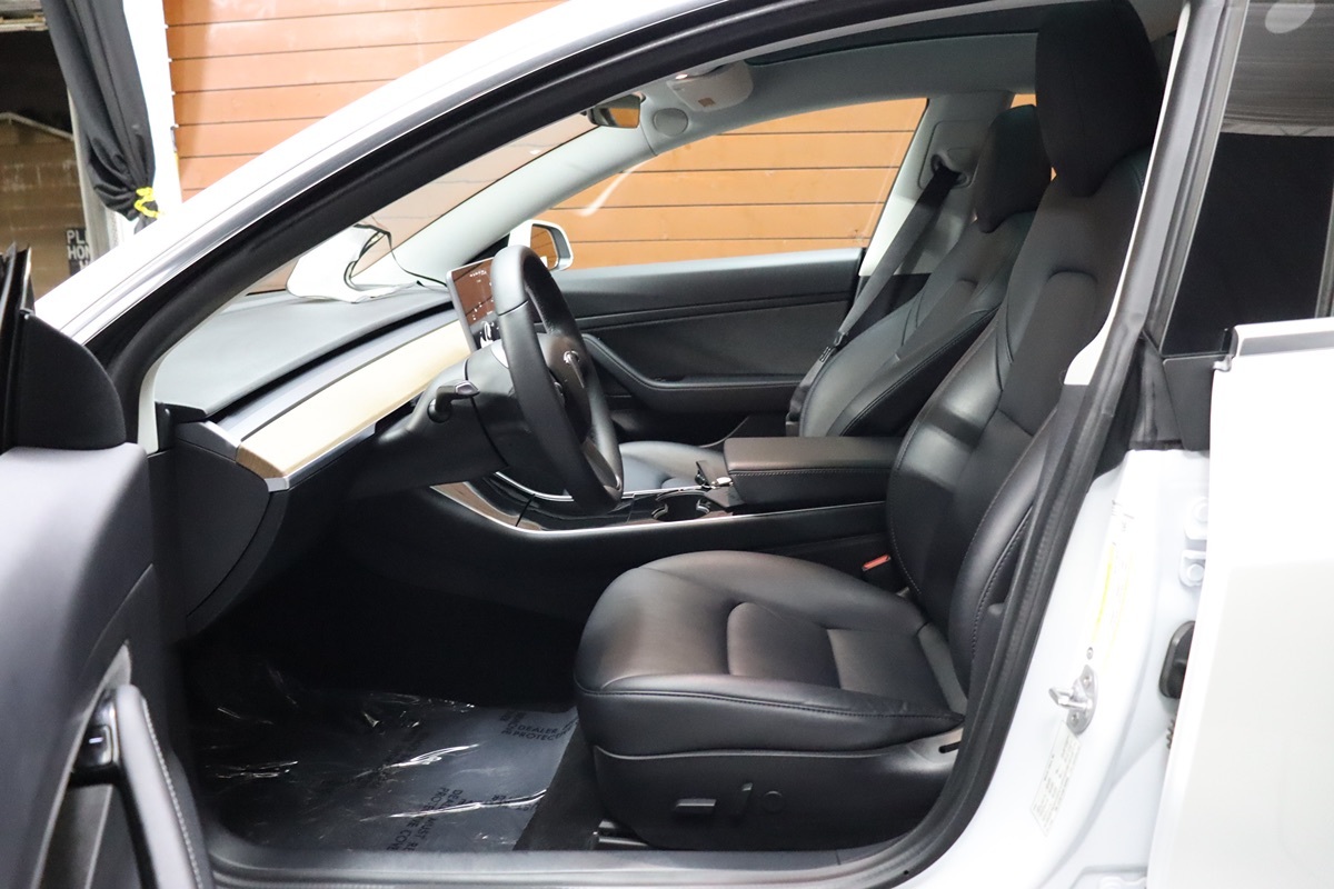 2020 Tesla Model 3 Long Range photo 10