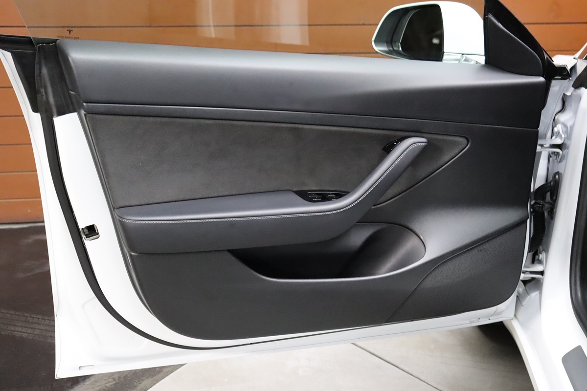 2020 Tesla Model 3 Long Range photo 27