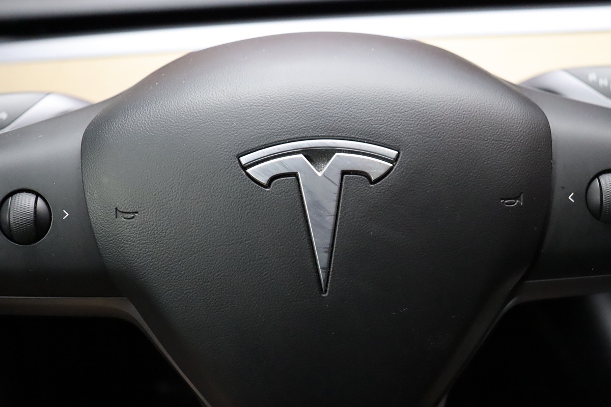 2020 Tesla Model 3 Long Range photo 31