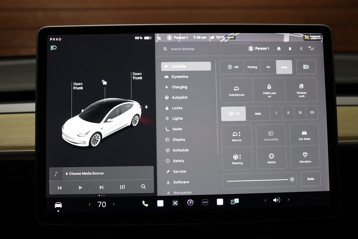 2021 Tesla Model 3 Standard Range Plus photo 15