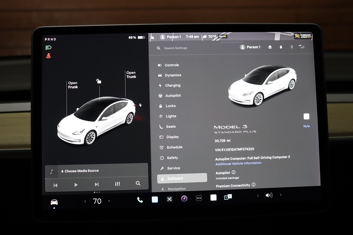 2021 Tesla Model 3 Standard Range Plus photo 12