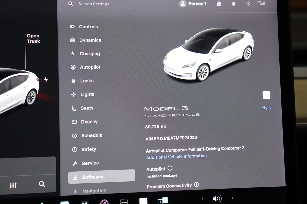 2021 Tesla Model 3 Standard Range Plus photo 13