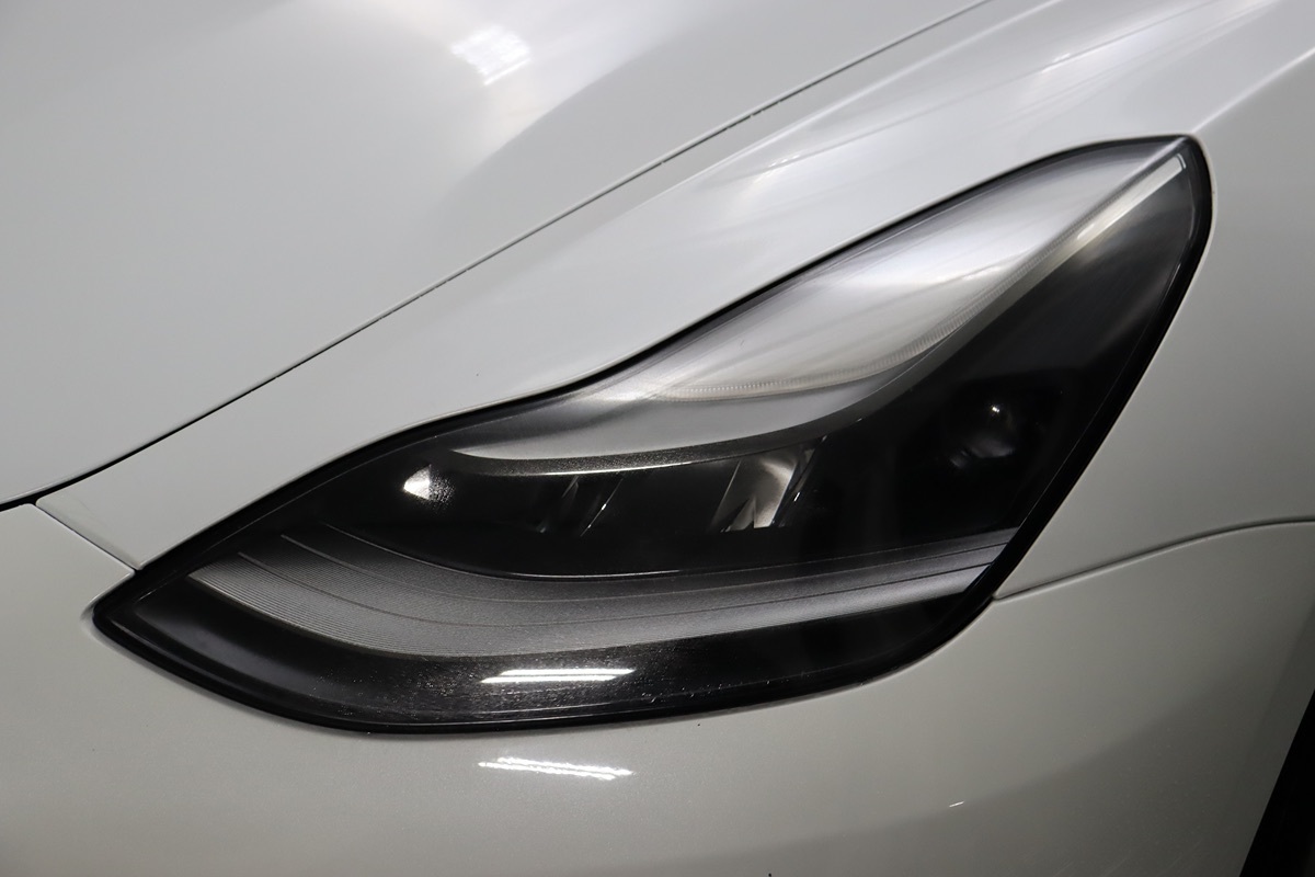 2021 Tesla Model 3 Standard Range Plus photo 3