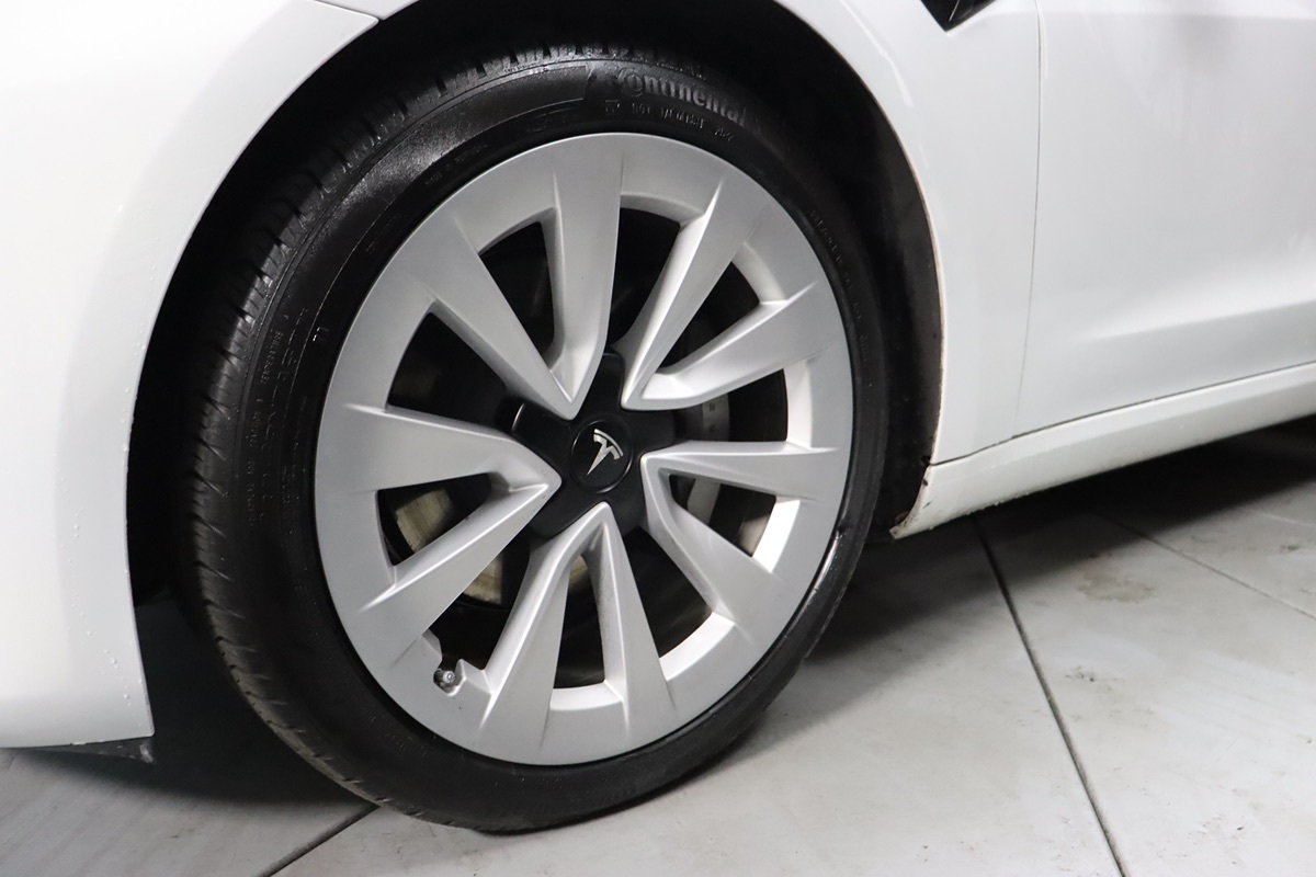 2021 Tesla Model 3 Standard Range Plus photo 5