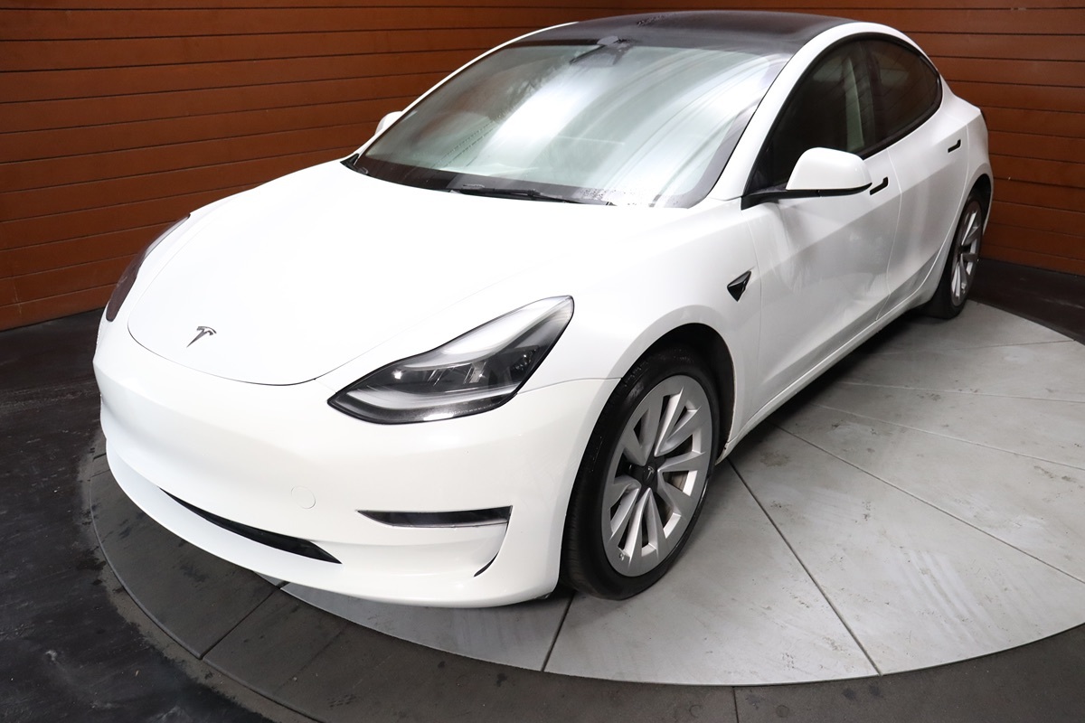 2021 Tesla Model 3 Standard Range Plus photo 4