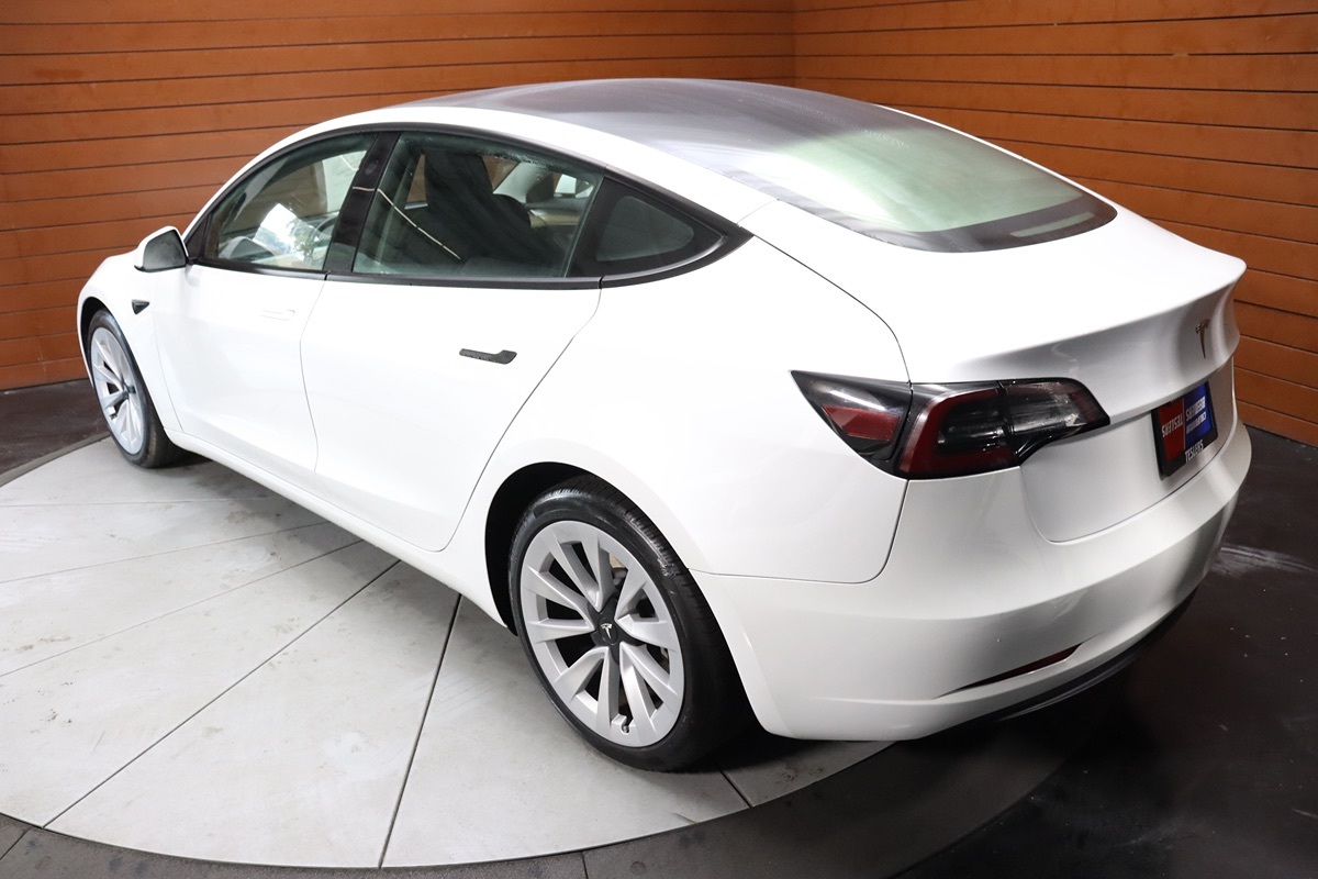 2021 Tesla Model 3 Standard Range Plus photo 9
