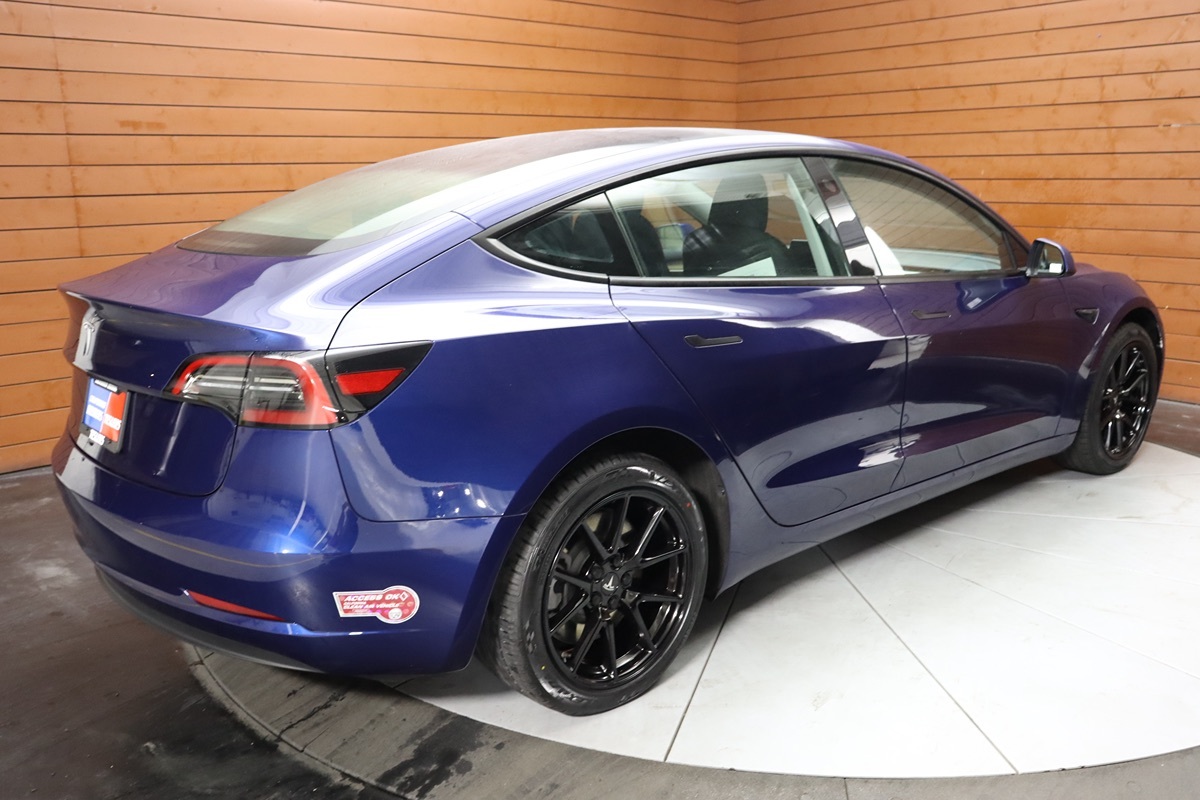 2023 Tesla Model 3 photo 18