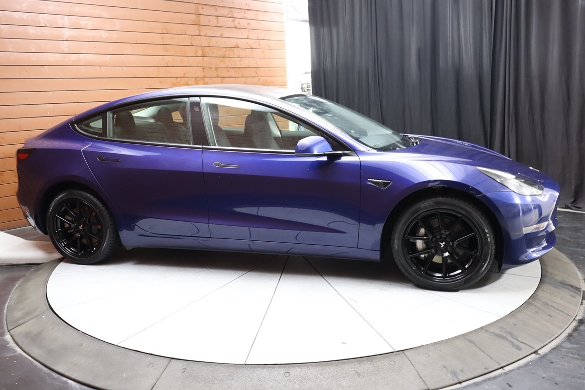 2023 Tesla Model 3 photo 17