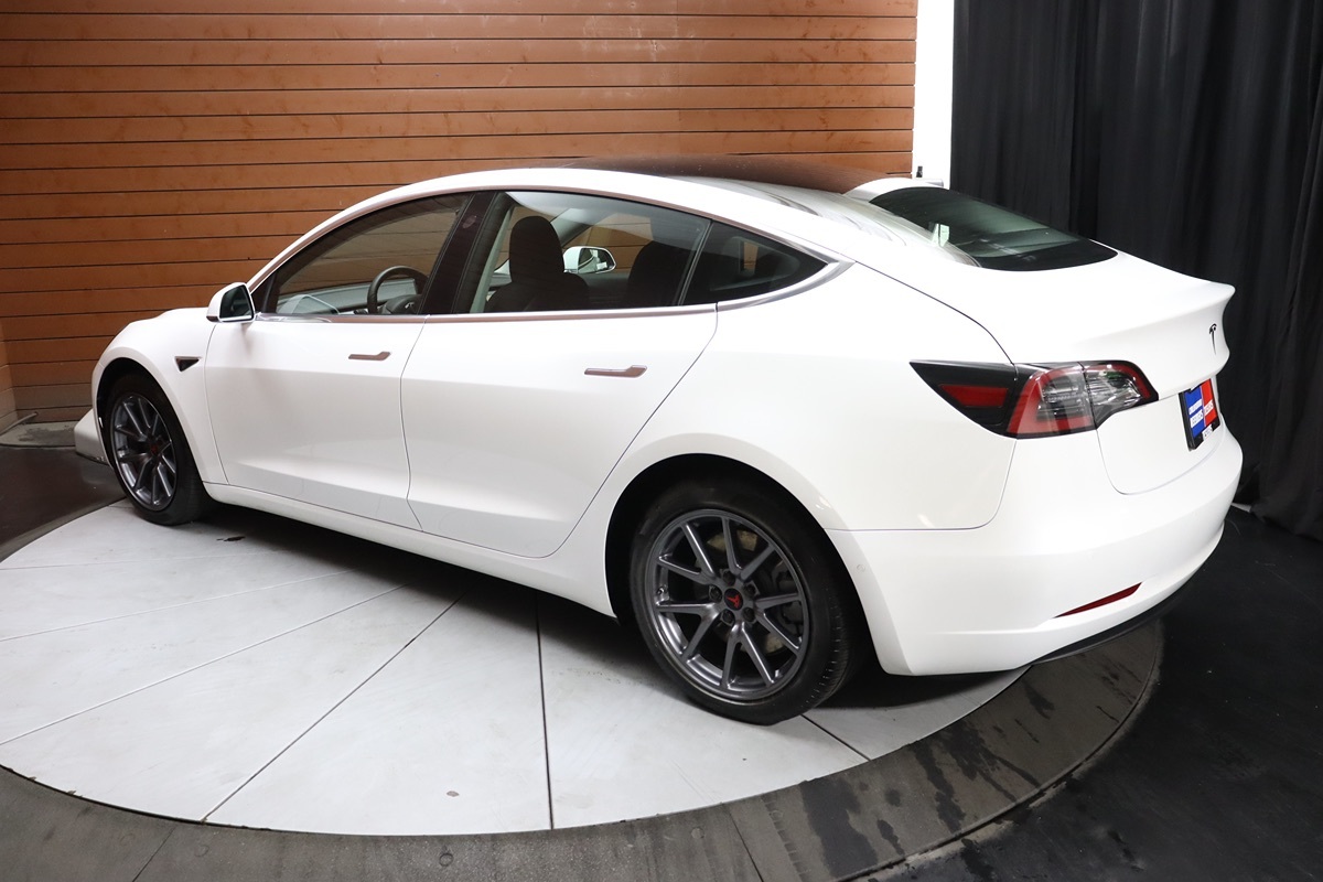 2020 Tesla Model 3 Long Range photo 9