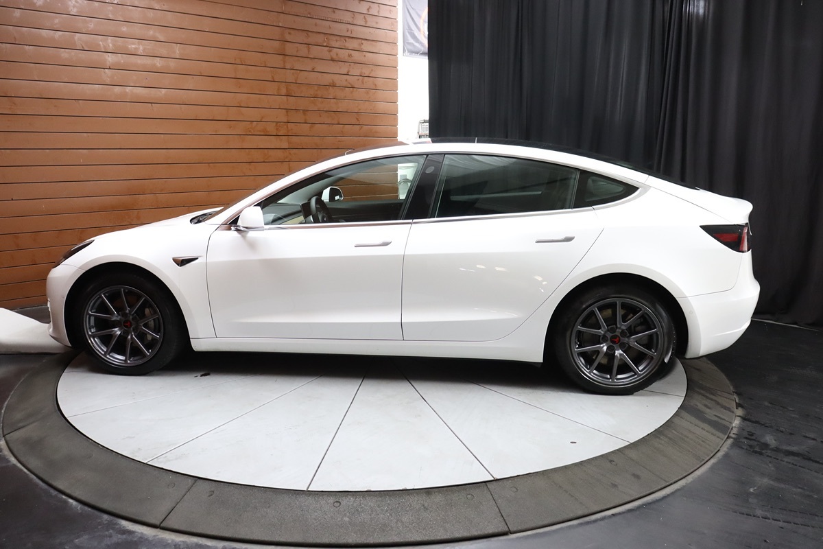 2020 Tesla Model 3 Long Range photo 8
