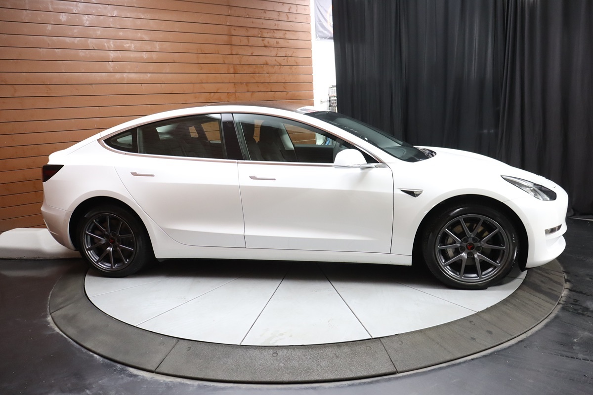 2020 Tesla Model 3 Long Range photo 18