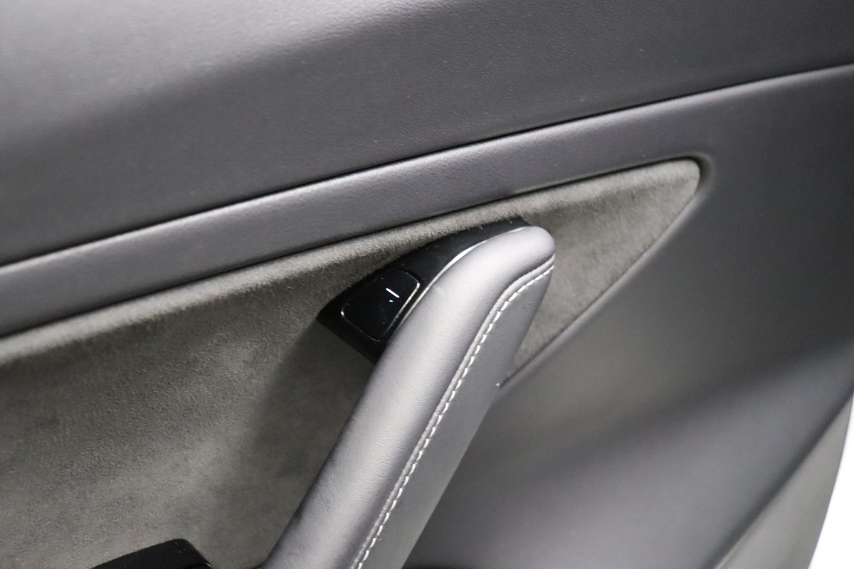 2020 Tesla Model 3 Long Range photo 31