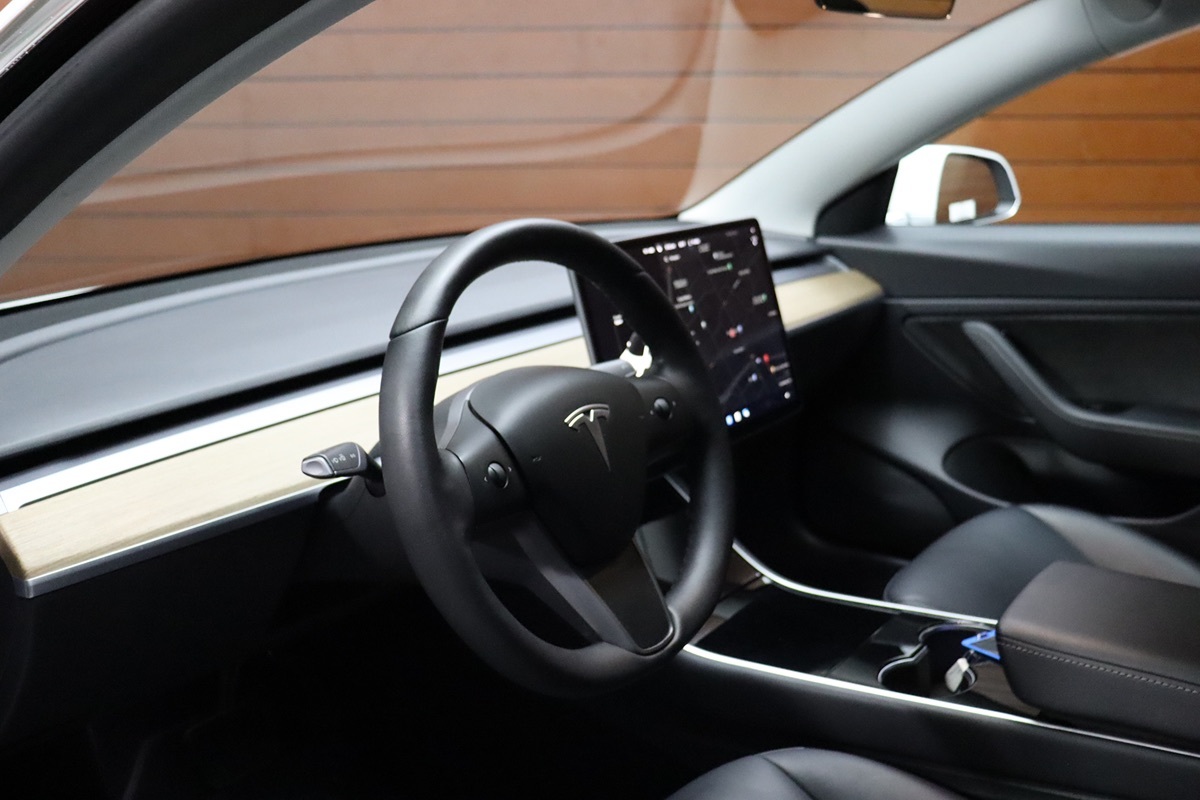 2020 Tesla Model 3 Long Range photo 32